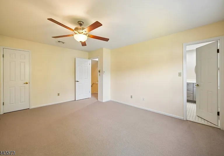 29 Coachlight Dr — Photo 18