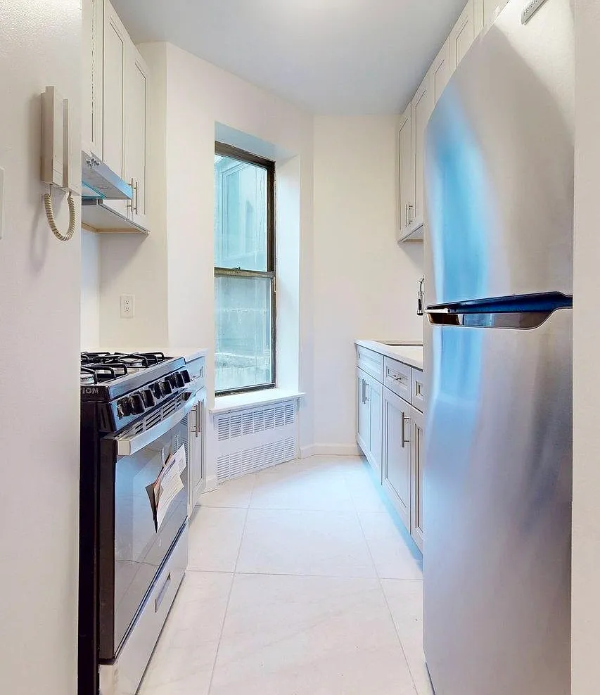 824 Washington Avenue — Photo 2