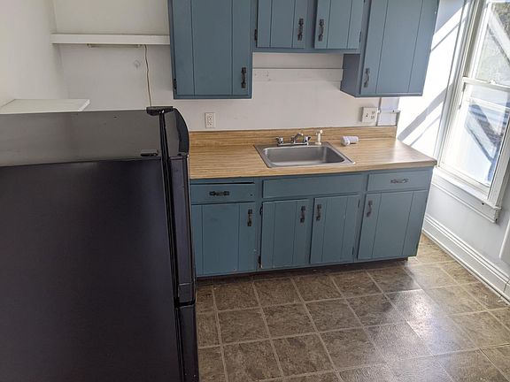 2nd image of 927 S Queen St APT 3