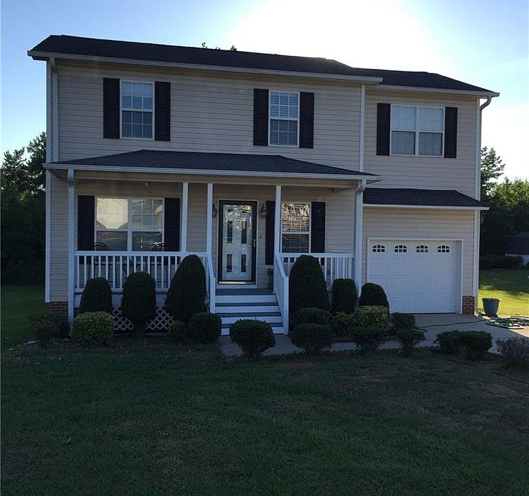 1st image of 10 Pineywood Ct