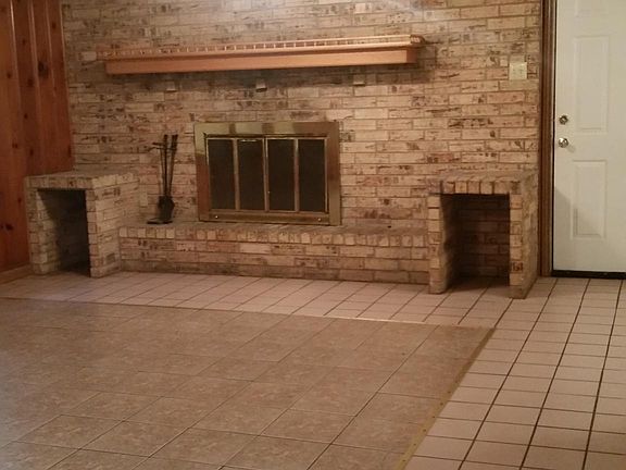 3rd image of 811 Dragon Cir