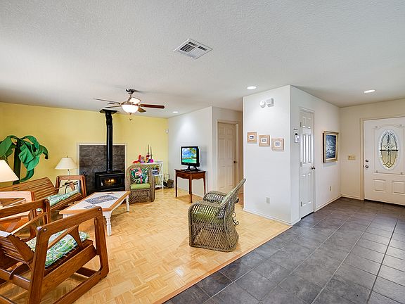 4th image of 1118 Hill Circle East Dr