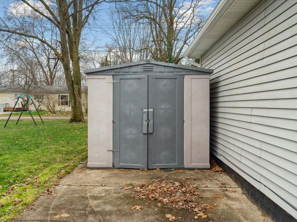 3750 Cordley Lake Rd, Pinckney, MI 48169