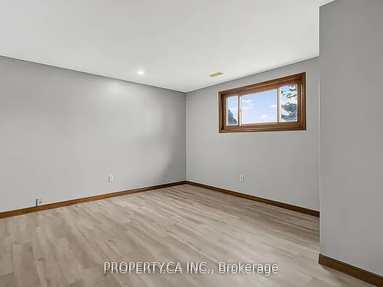 194 Merritt Ave — Photo 24