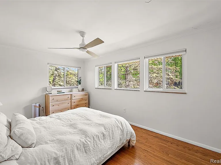 1065 Wimbleton Dr — Photo 19