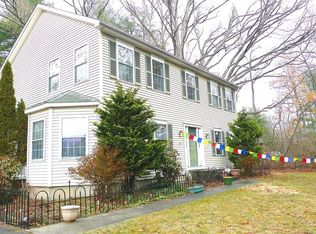 401 Old Farm Rd, Amherst, MA 01002