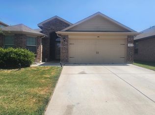 641 Creekview Dr, Azle, TX 76020