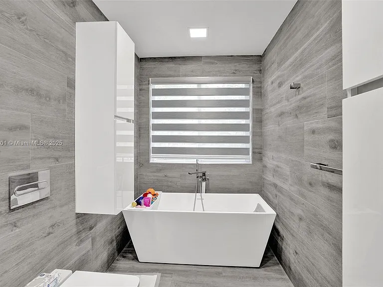 3784 Sheridan Ave — Photo 37