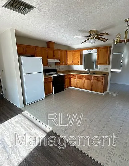 44 S Kentucky Ave — Photo 6