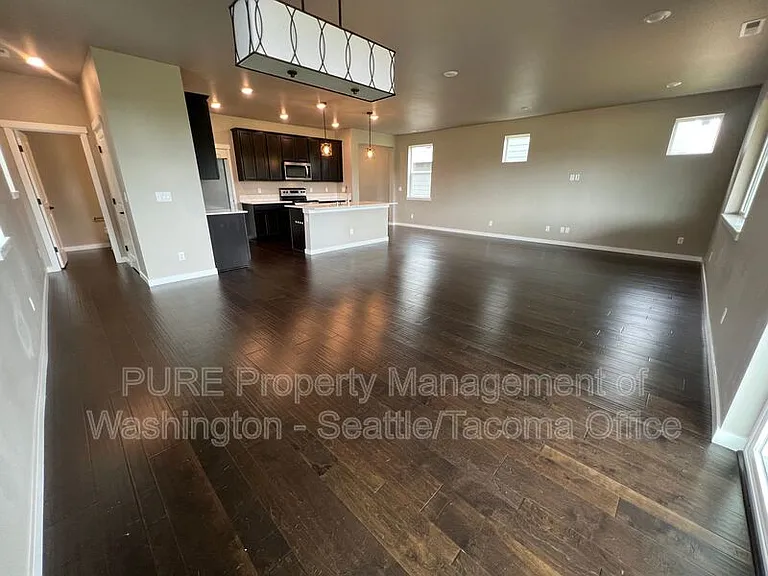 910 Burwood St SE — Photo 7