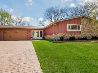 295 Surrey Rd, Bartlett, IL 60103