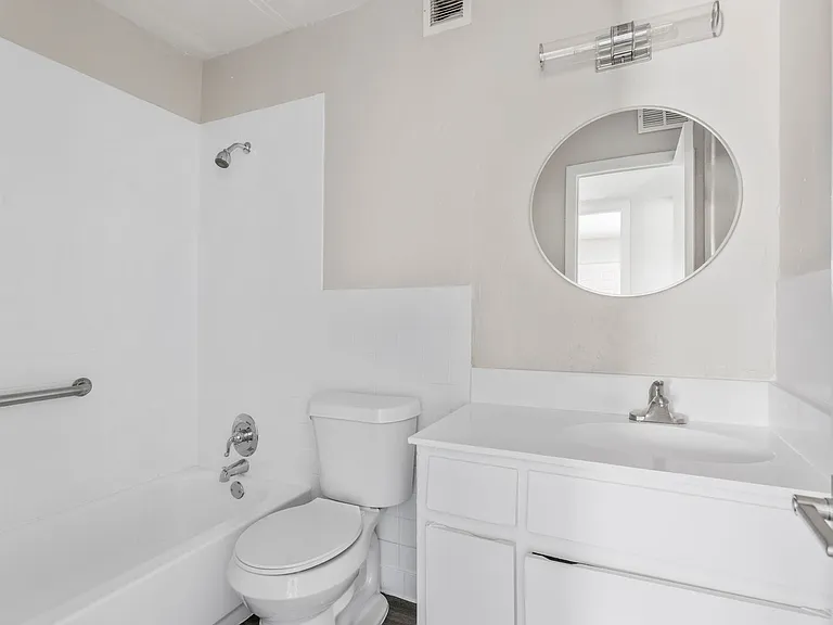 Terraces at Nichols Hills Renovated Two-Bedrooms — Photo 27