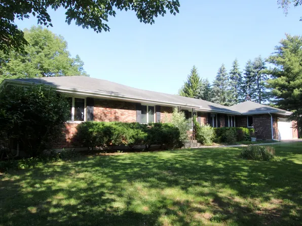 5217 Briarwood Rd, Woodstock, IL 60098