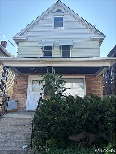 562 19th St Photo 1