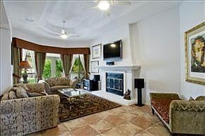 4th image of 11532 Woodmar Ln NE