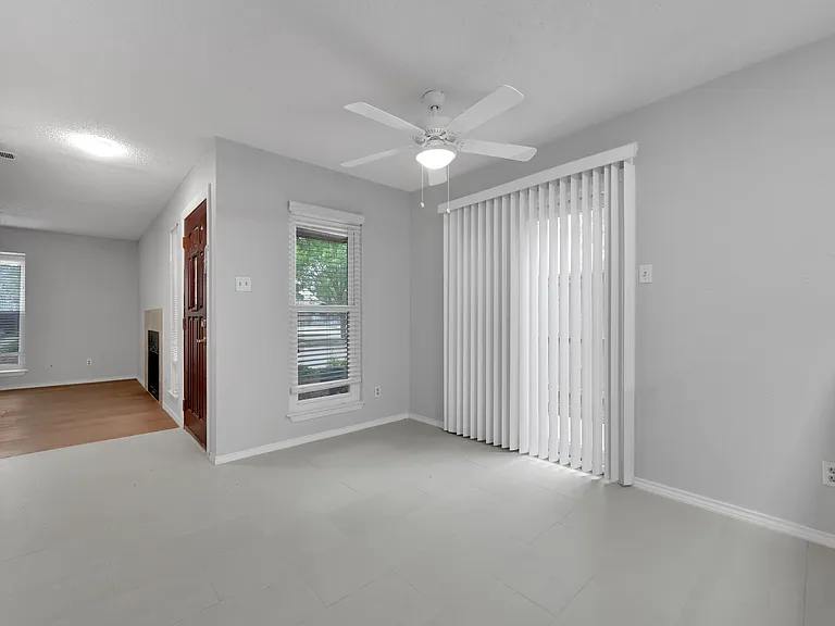 2111 E Belt Line Rd — Photo 9