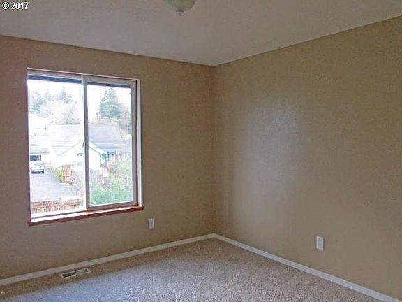 4th image of 3690 NE 40th St