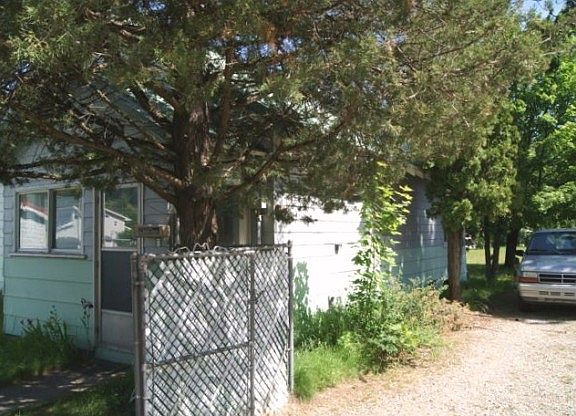 3rd image of 1023 E Mullan Ave