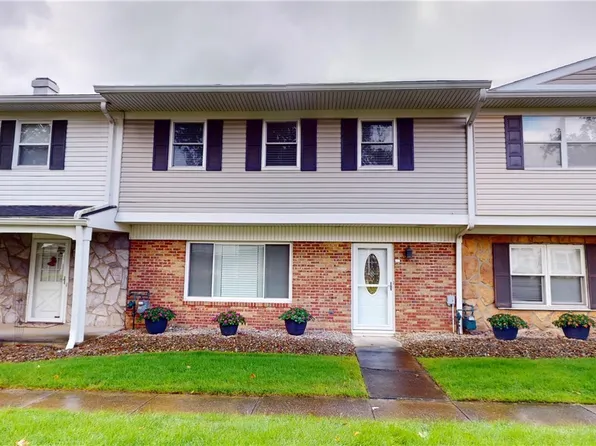2157 Beechtree Dr #35, Uniontown, OH 44685
