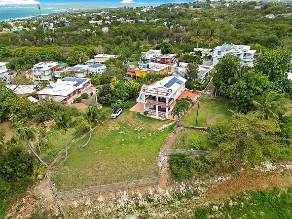 2nd image of Km 1.0 Int Carr 413 Camino Martillo