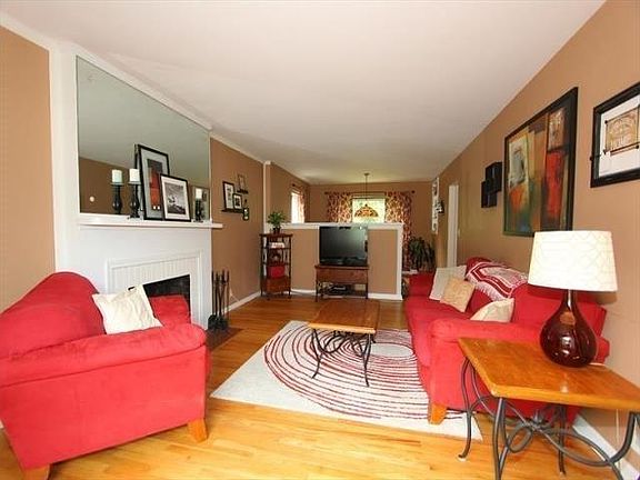 4th image of 51 Windsor Dr