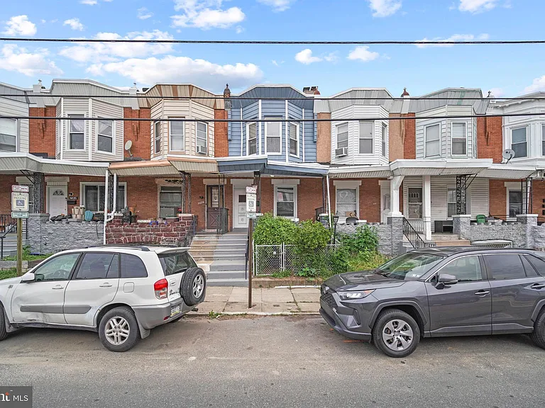 5527 Catharine St — Photo 1