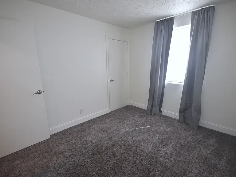 Waveland Place Apartments — Photo 23