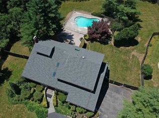 44 Westcliff Dr, Dix Hills, NY 11746