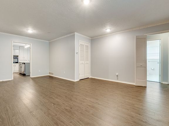 4th image of 8326 Lullwater Dr