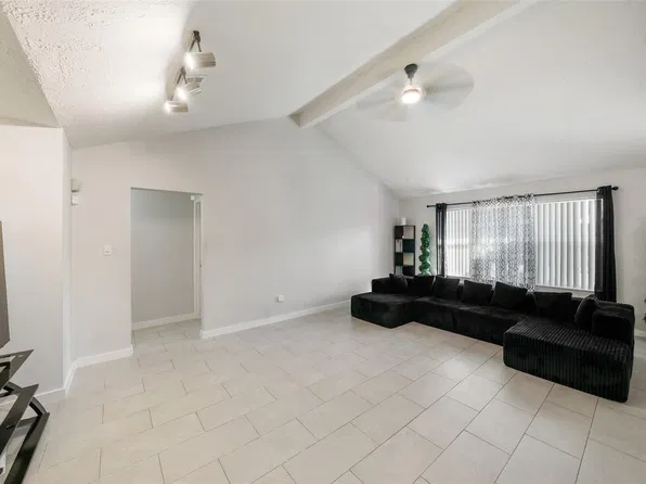 5850 Fallengate Dr, Spring, TX 77373