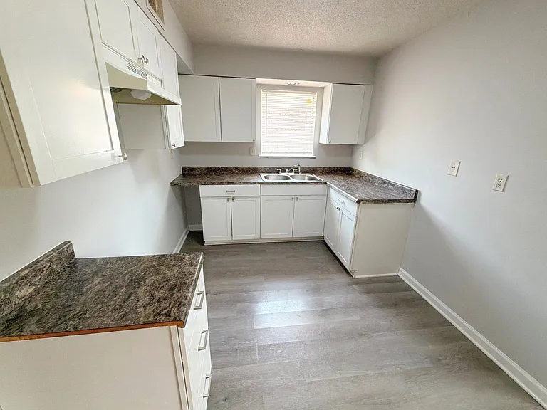 4767 Bradford Dr — Photo 8