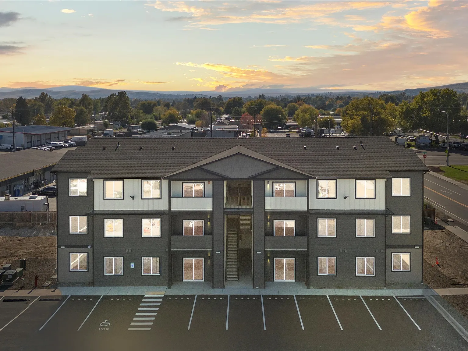 Bonneville Apartments — Photo 3