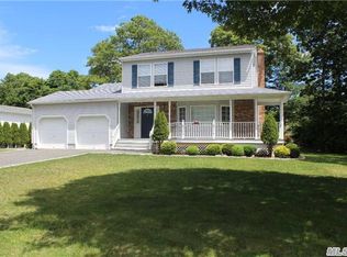 3 Amarr Dr, Shirley, NY 11967