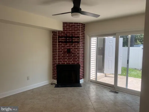 220 Deer Park Ct, Marlton, NJ 08053