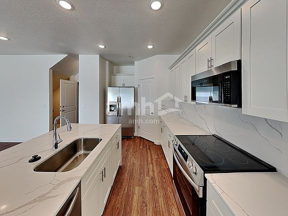 3rd image of 8964 S John Annie Ln