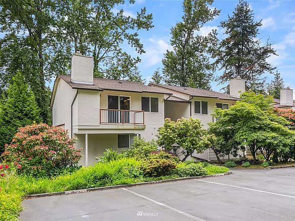 Peaceful location close to shopping, schools, and parks