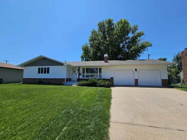 2413 W 11th St, Hastings, NE 68901