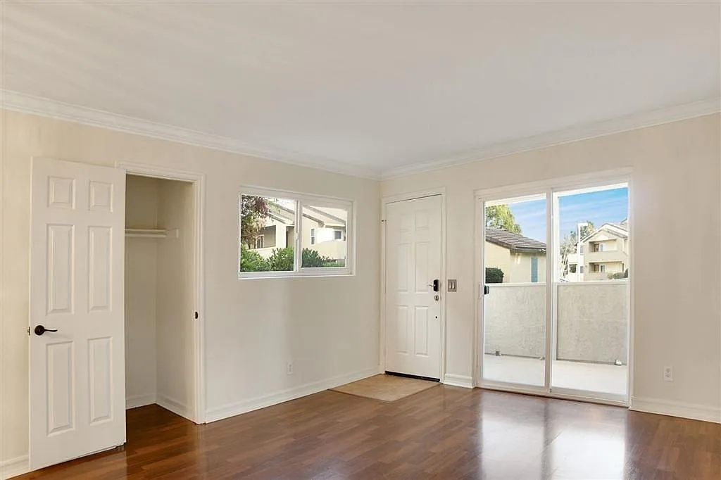 2 bed, 900 sqft, $2,850 — Photo 3
