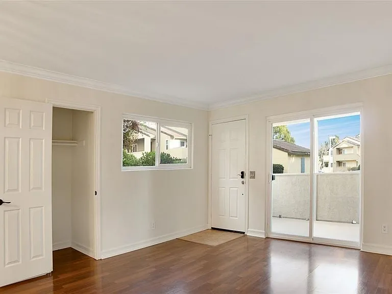 5049 Los Morros Way — Photo 3