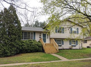 1807 Ridge Dr, Freeport, IL 61032