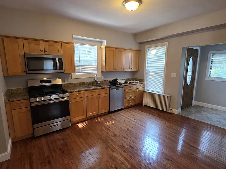1176 Hyde Park Ave — Photo 4