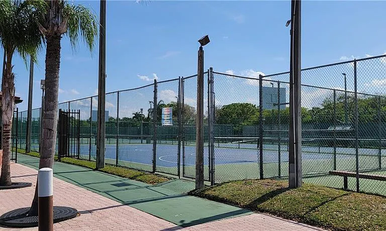 3605 NW 21st Ct — Photo 4