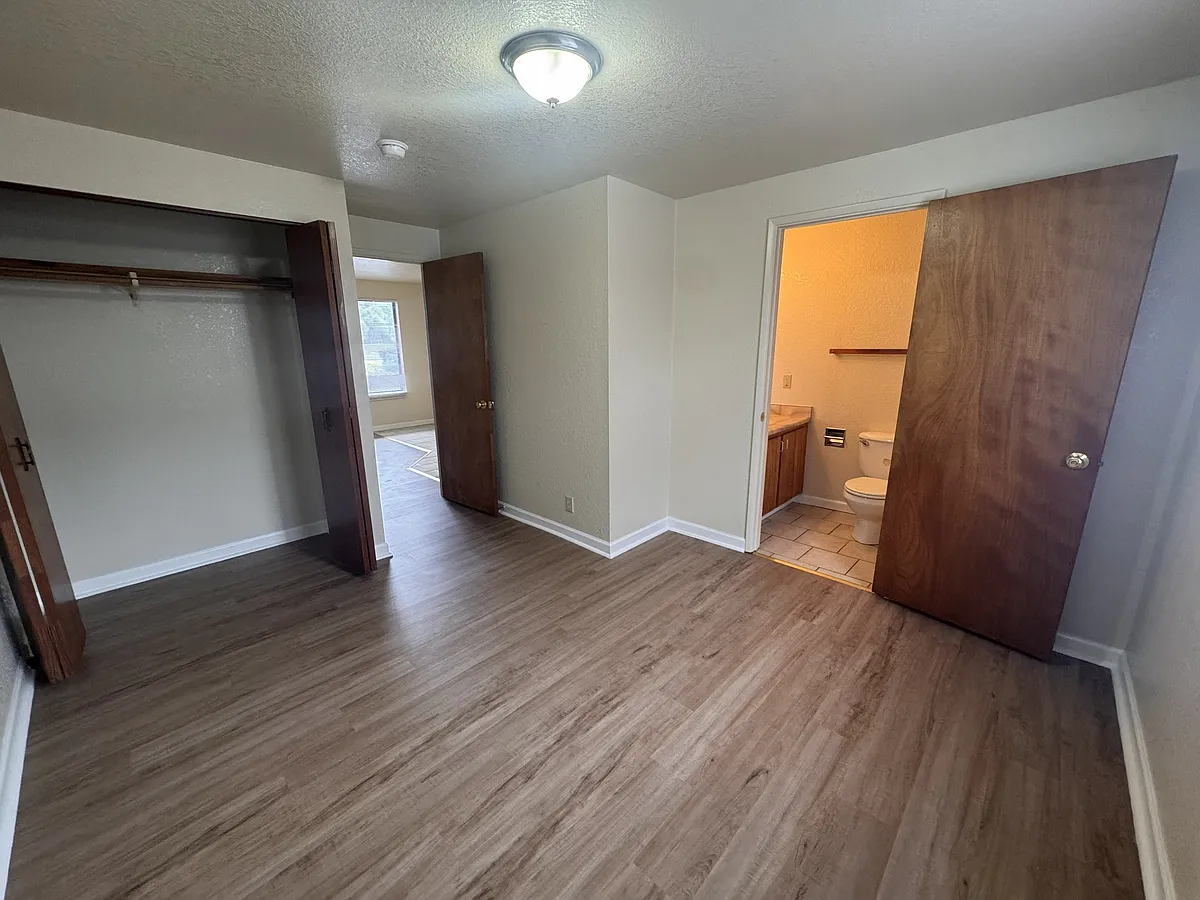 Building Photo - 4906 Valley East Blvd #C