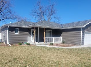 1023 N Blackburn Ave, York, NE 68467
