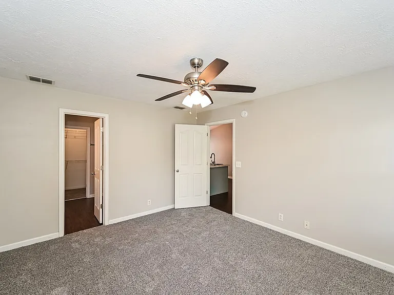 1147 Melvin Dr — Photo 10