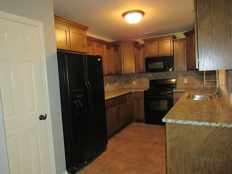17516 Black Hawk Dr — Photo 6