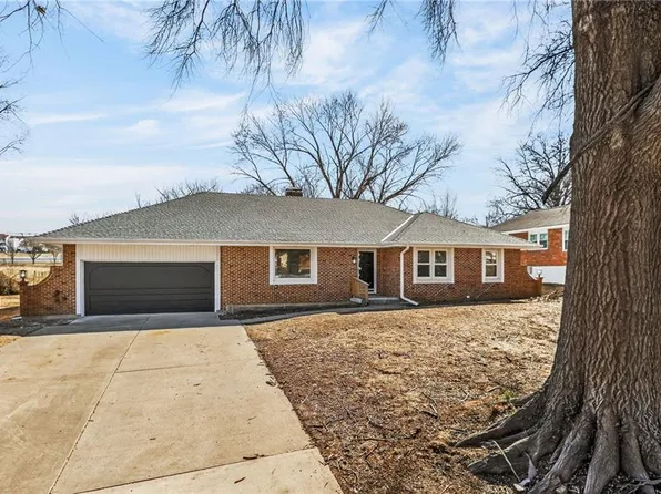 10437 Grand Ave, Kansas City, MO 64114