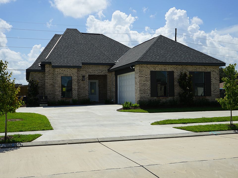 1st image of 385 Shoal Dr