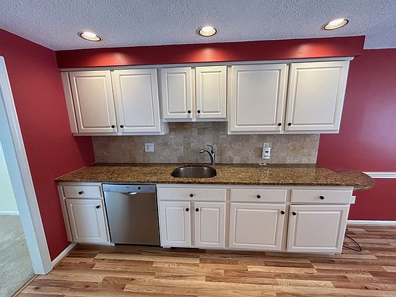 5th image of 14 Stony Brook Ln Unit 14
