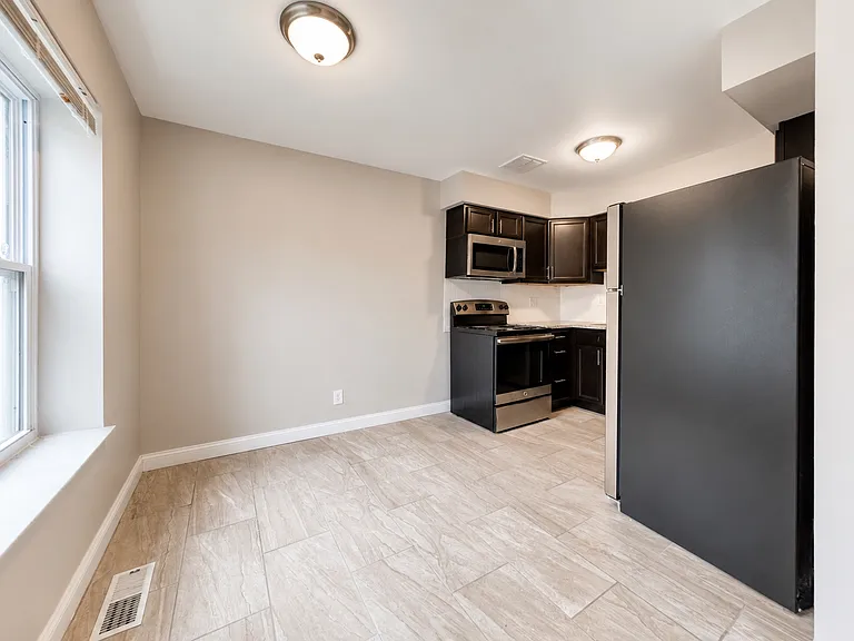 941 Brookside Ave #C — Photo 2
